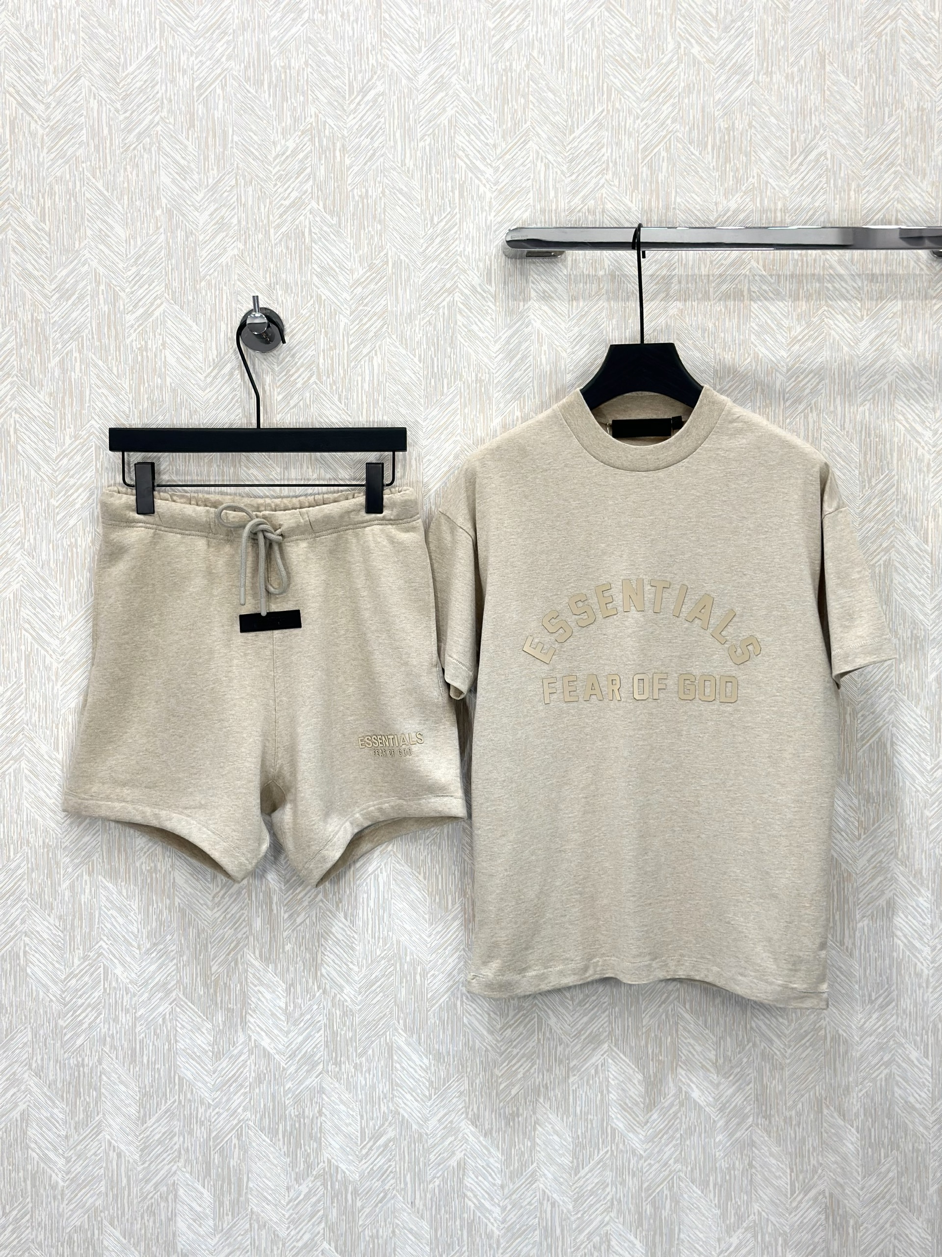 Bộ, Set hè Essentials Be logo chữ nổi Like Auth on web VTN